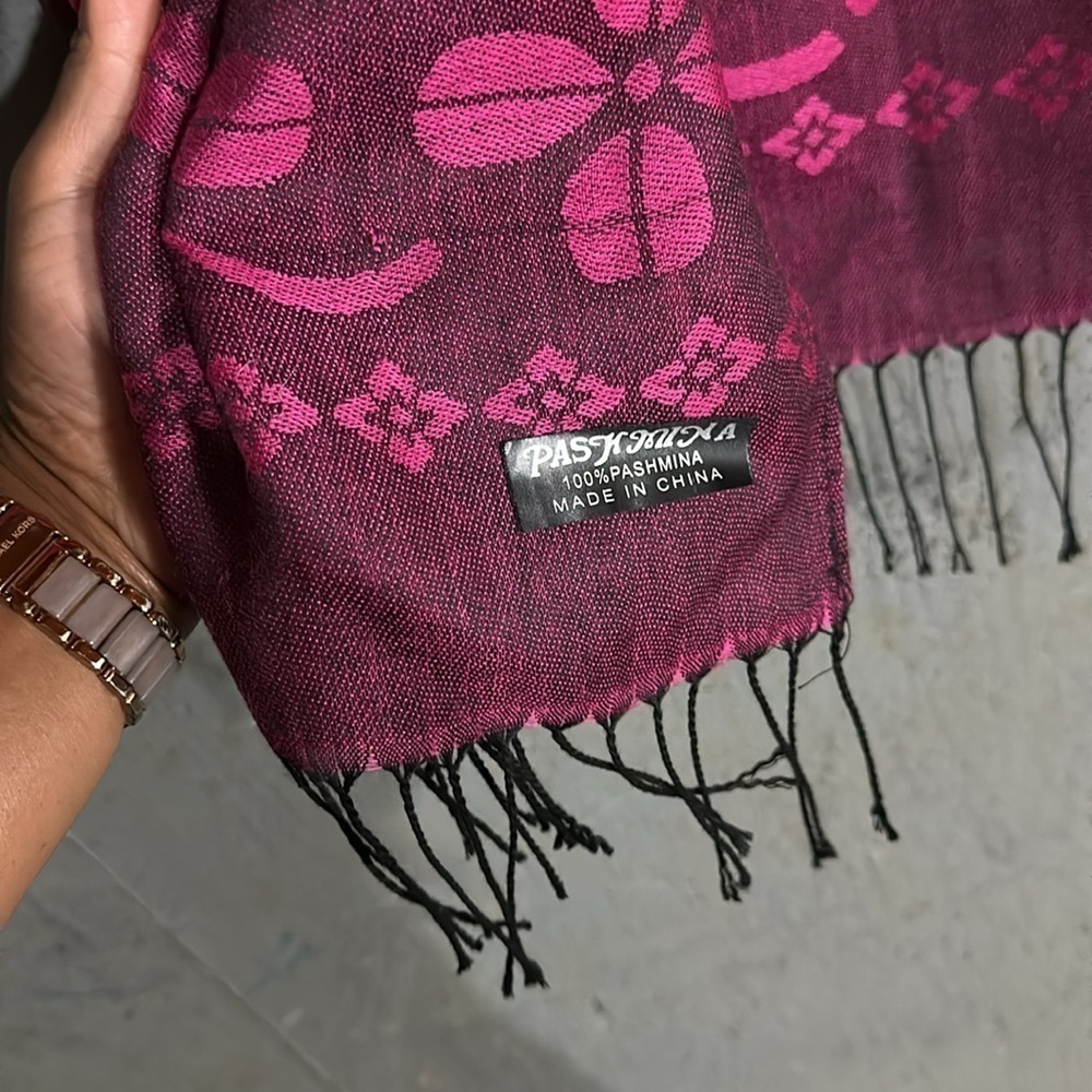 Pashmina Texture Scarf 66 x 27’ - Picture 6 of 6